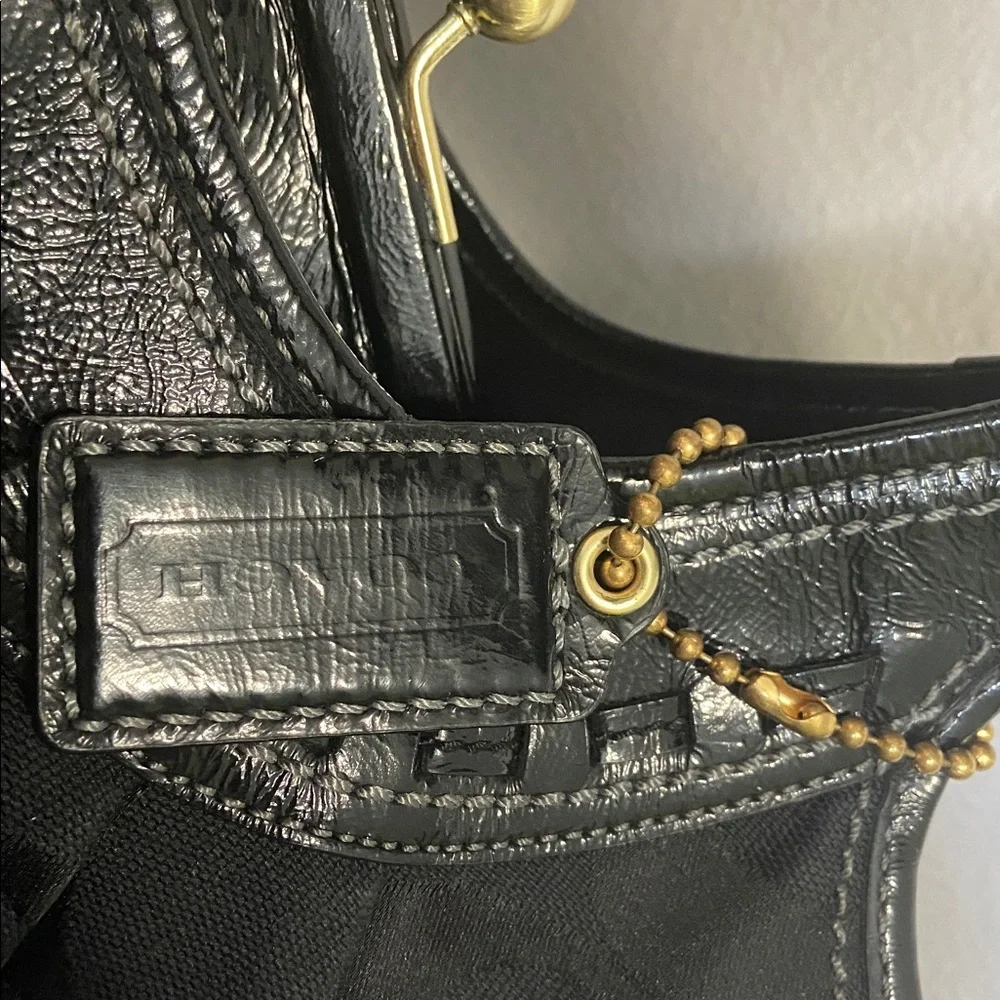 Pristine COACH Classic Black Signature Canvas Ergo Bag with Kiss-lock closure - Picture 5 of 15